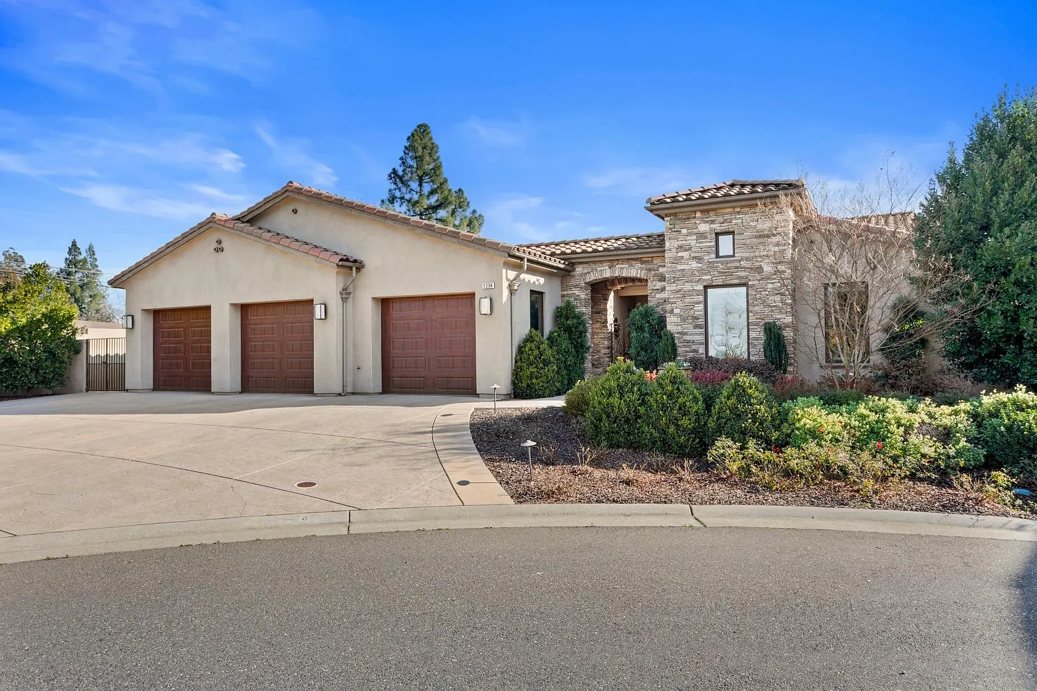 1394 Pars Oak Ln photo 1