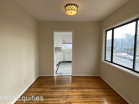 5th image of 4425 Maplewood Ave #11272780