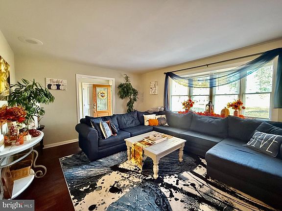 3rd image of 21405 Tanyard Rd