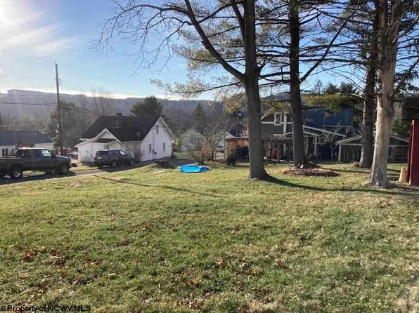 1396 Canton Ave, Morgantown, WV 26505