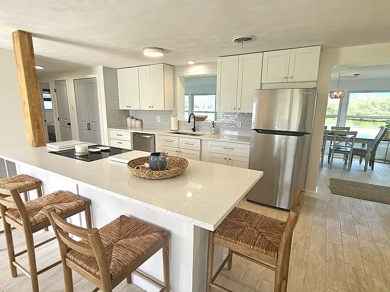 Open kitchen-sitting area