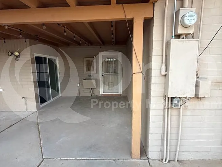 1002 E Simmons St — Photo 30