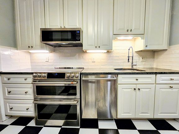 2nd image of 407 Russell Rd