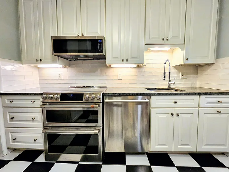 407 Russell Rd — Photo 11
