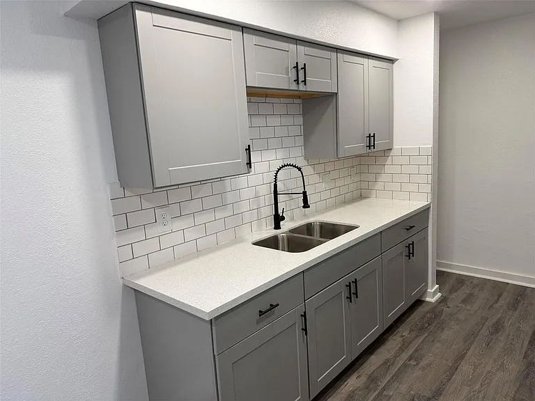 8034 Antoine Dr — Photo 4