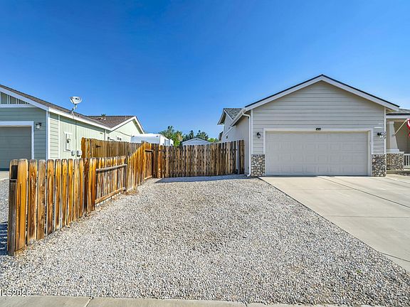3rd image of 200 Crown Point Dr