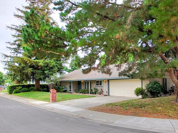 3rd image of 2 Meadowmont Ct
