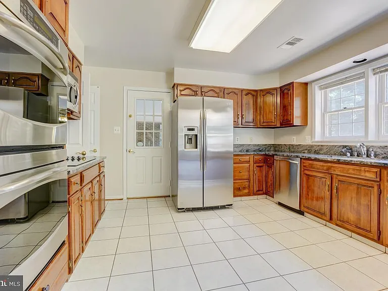9548 Fox Hollow Dr — Photo 19