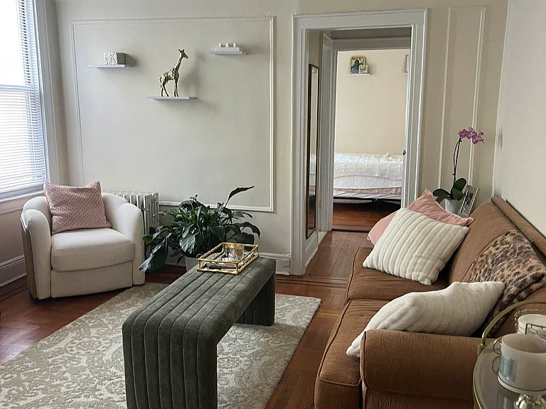 33-34 29th St #3R — Photo 1