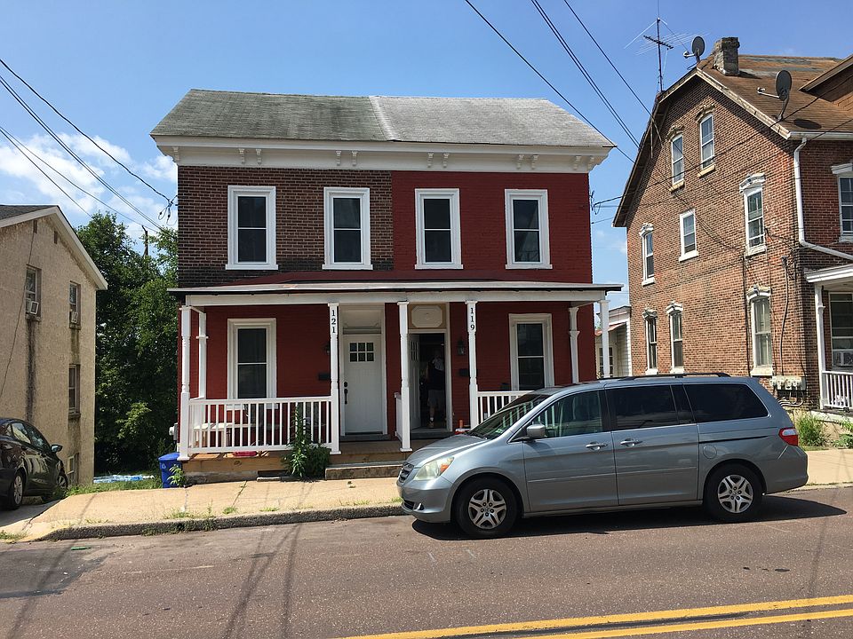Front 121 is on the left side