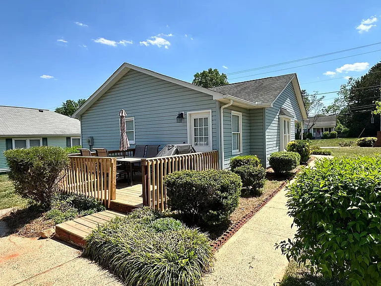 1754 Perfection Ave — Photo 10