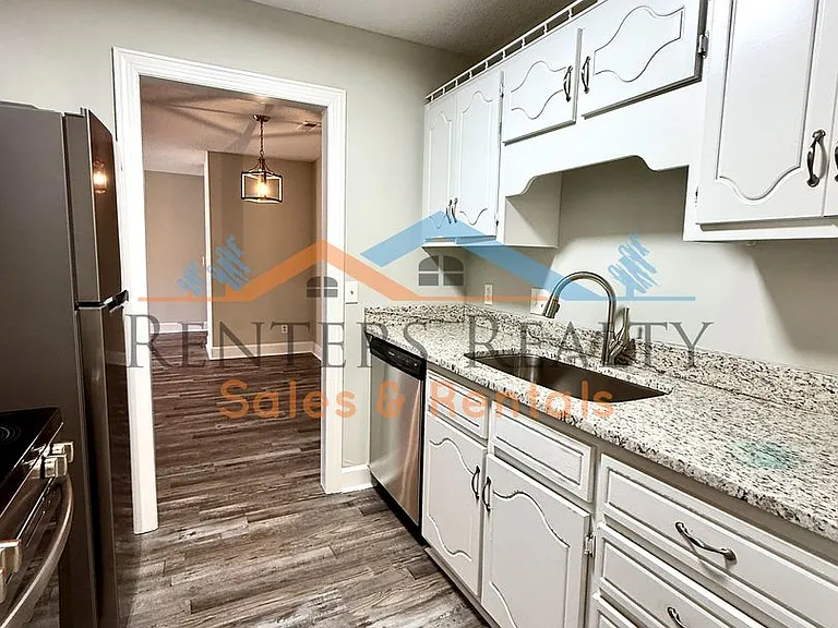 2109 Epworth Dr NE #E — Photo 6