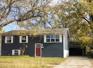 7513 Chase St, Merrillville, IN 46410