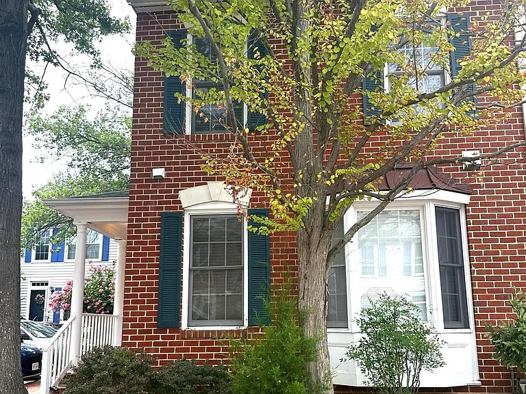 2120 N Tazewell Ct — Photo 1
