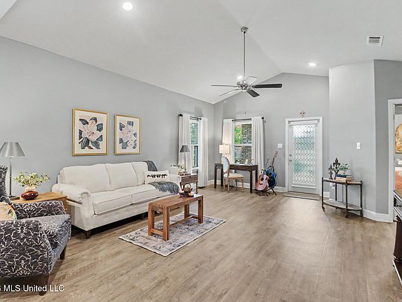4th image of 5722 Overland Dr