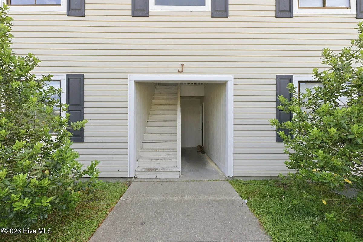 Building Photo - 201 Shipman Rd #J-39