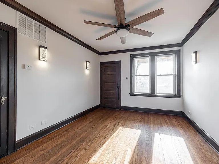 2626 W Devon Ave #3 — Photo 8