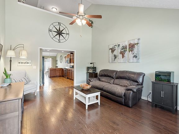 3rd image of 2115 Calydon Ct