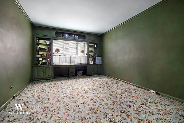 Sold by Warburg | media 30