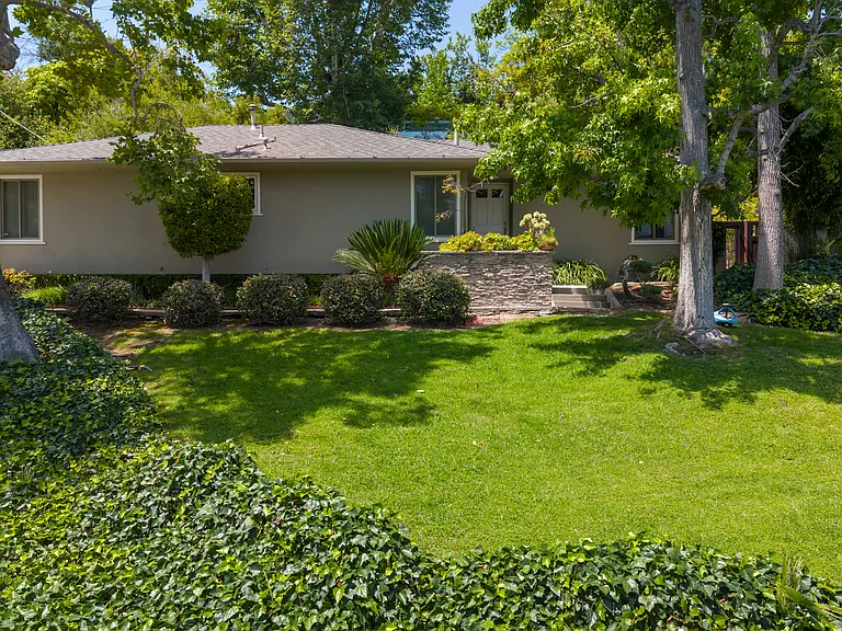 229 Glenullen Dr — Photo 1