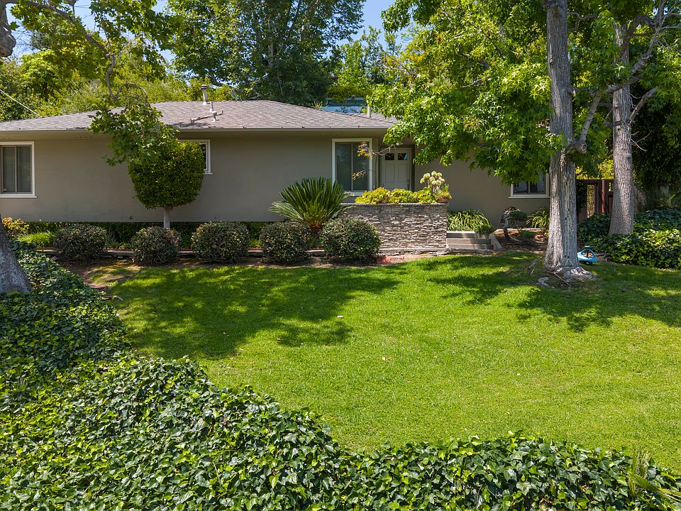 1st image of 229 Glenullen Dr
