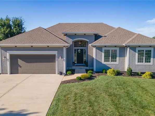 19392 W 210th St, Spring Hill, KS 66083