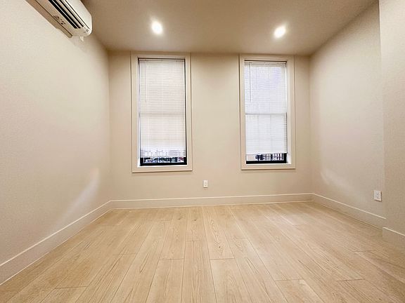 3rd image of 376 Menahan St Floor 2