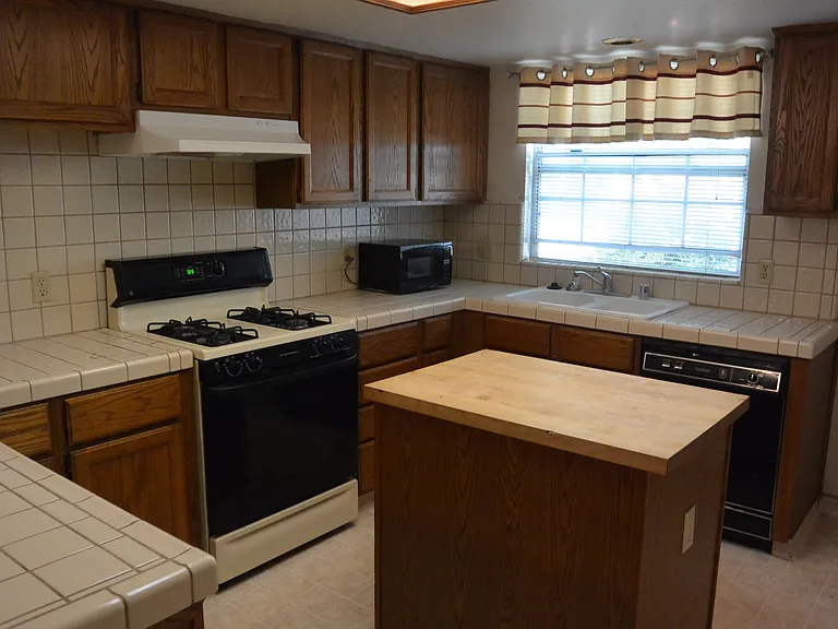 6025 W Paradise Ave — Photo 4