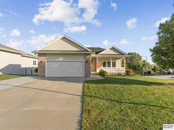 2608 Alexandra Rd, Papillion, NE 68133