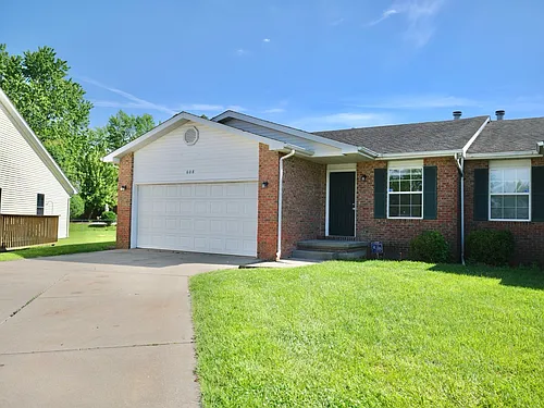 608 Oakbrook Ave Photo 1