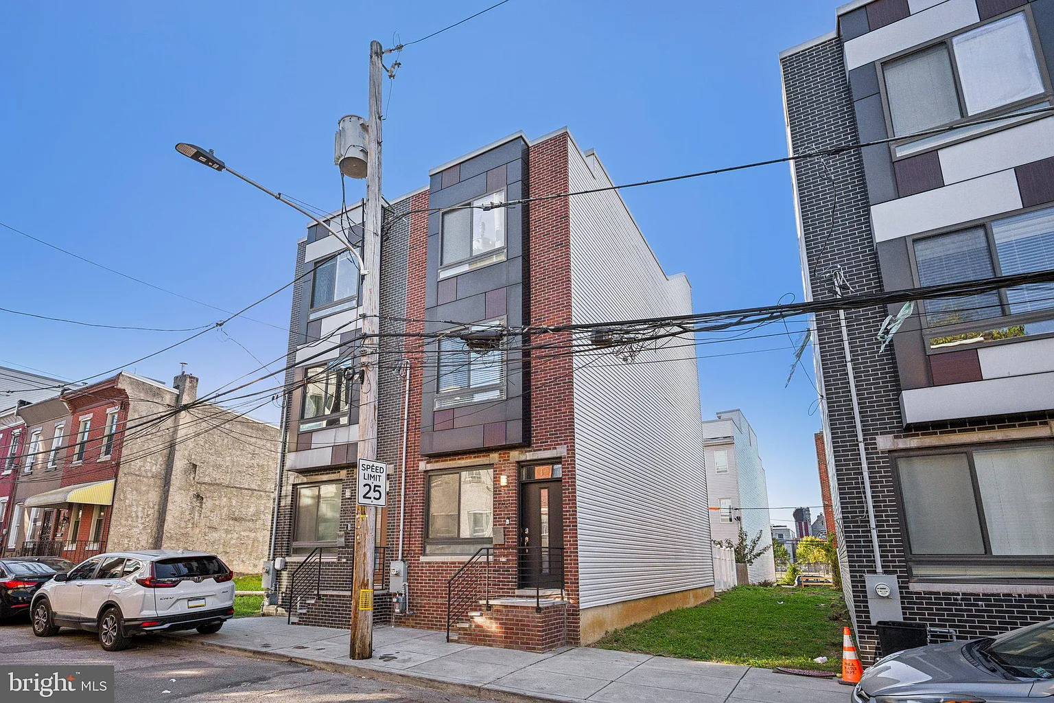 1728 N Lambert St photo 1