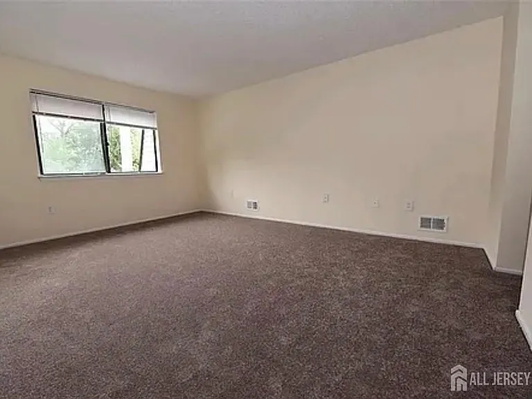 1502 Edison Glen Ter — Photo 6