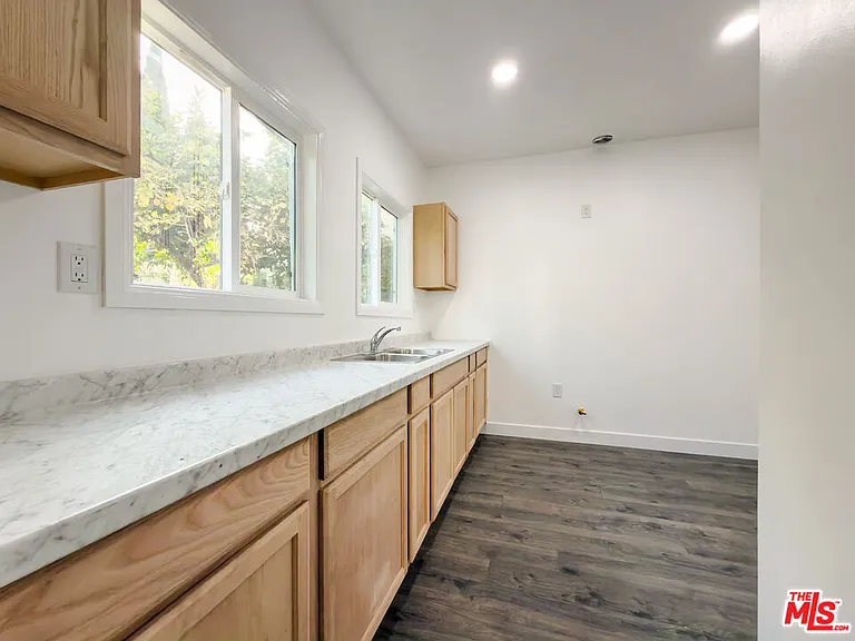 908 S Normandie Ave #7 — Photo 14