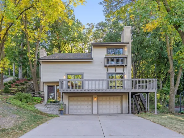 8751 Wood Cliff Rd, Bloomington, MN 55438