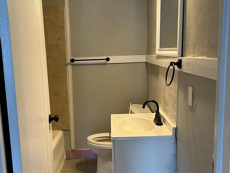 403 W Hollywood Ave #3 — Photo 13