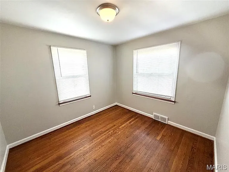 1033 Bakewell Dr — Photo 6