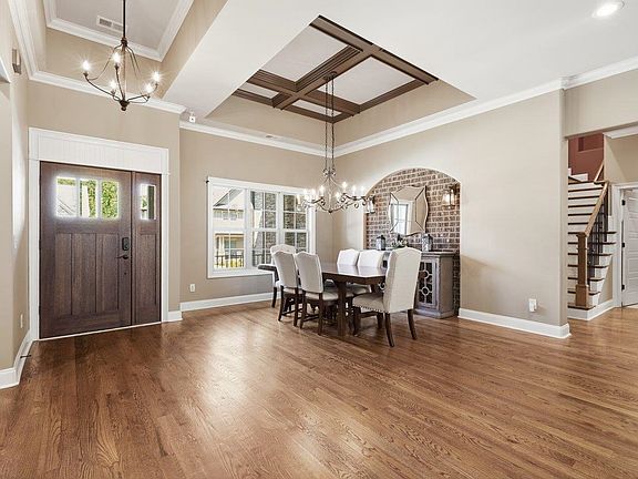 4th image of 350 Laguna Ln