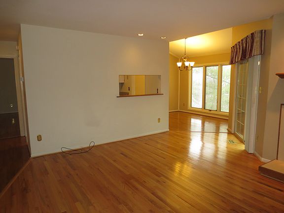 5th image of 304 Hickory Blf