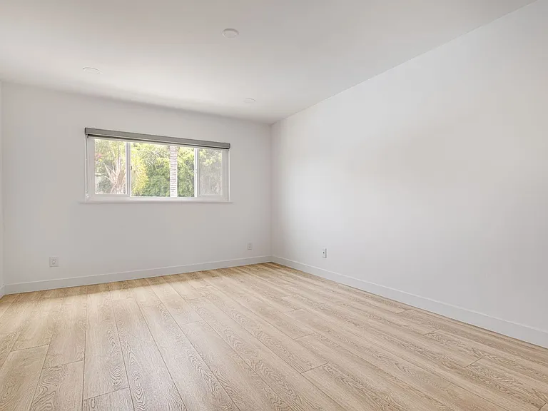 1210-1224 Felspar St — Photo 13
