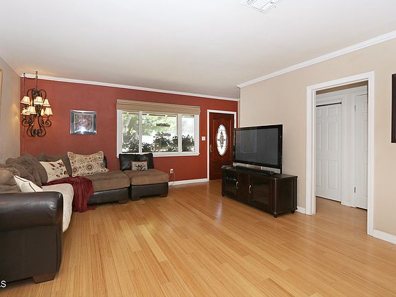 4th image of 7231 Anatola Ave