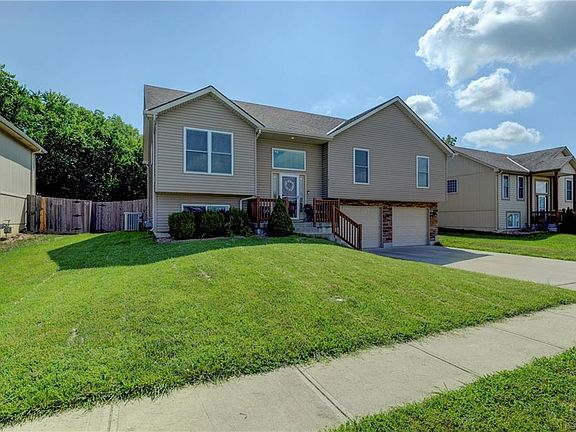 2nd image of 1411 NE Amanda Jean Way