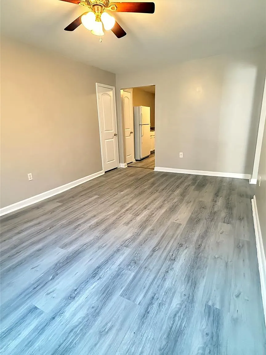 2 bed, 1.0 bath, 800 sqft, $1,100 — Photo 3