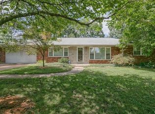 1 Lone Elm Cir, Saint Louis, MO 63125