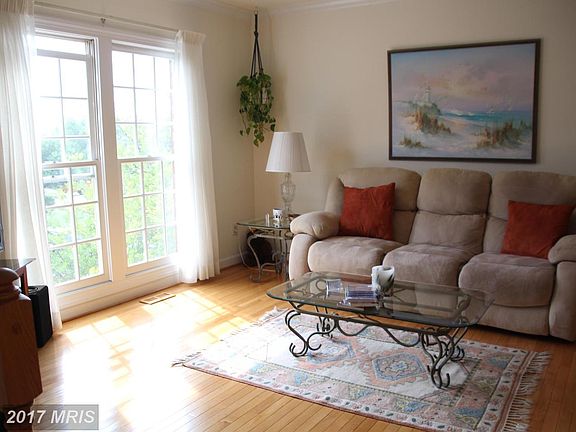 3rd image of 4019 Dogberry Ln