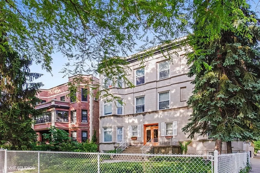 4135-37 N. Greenview Ave. — Photo 2