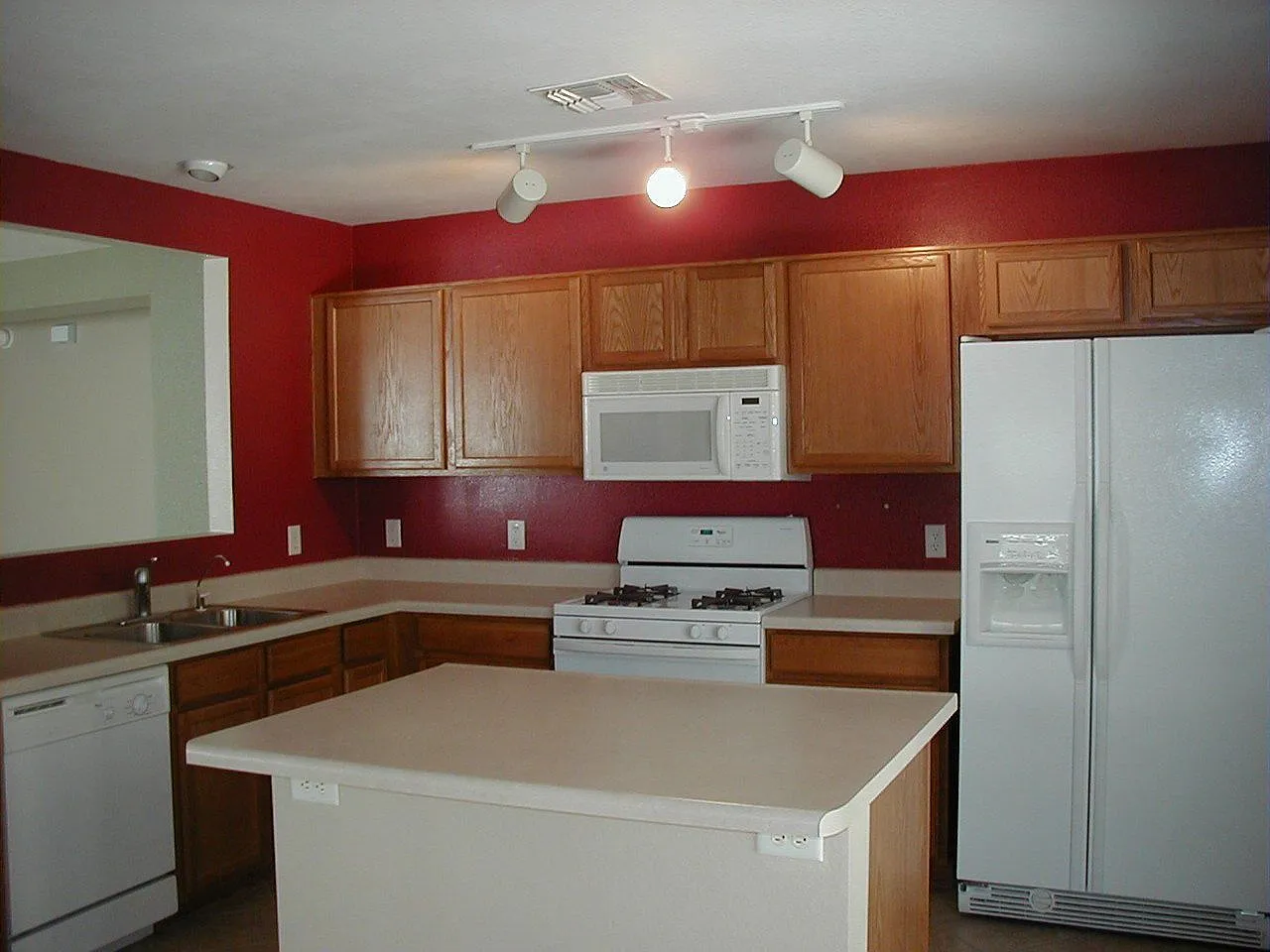 4 bed, 2.0 bath, 1600 sqft, $1,999 — Photo 2