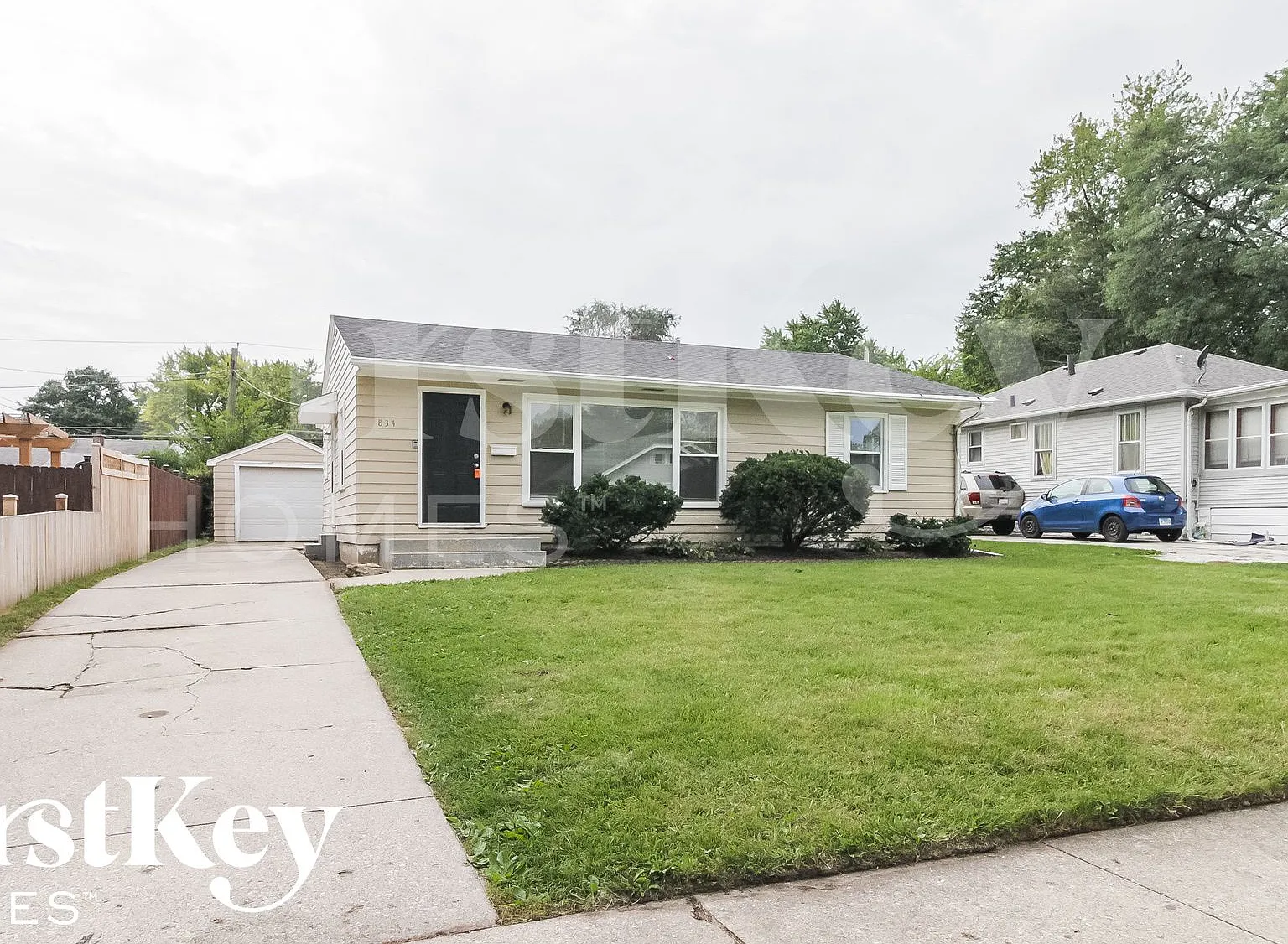 2 bed, 1.0 bath, 1008 sqft, $2,440 — Photo 2