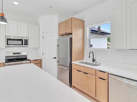 5th image of 6168 SW 154th St