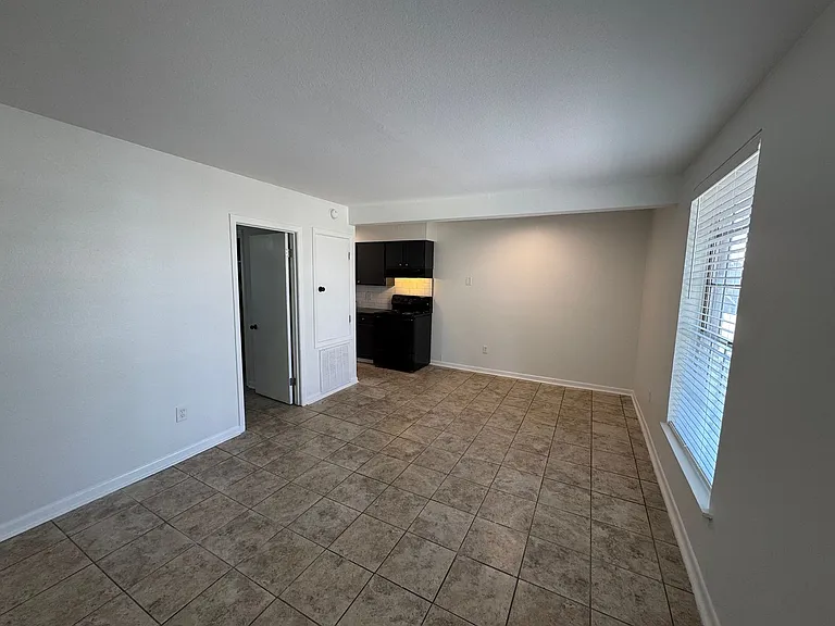 123 Athania Pkwy — Photo 2
