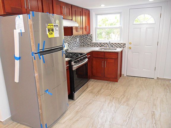 4th image of 1936 Richmond Ave